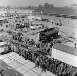 846760 Overzicht van de stand van de N.S. op de Voorjaarsbeurs te Utrecht, met op de voorgrond een demonstratie van het ...